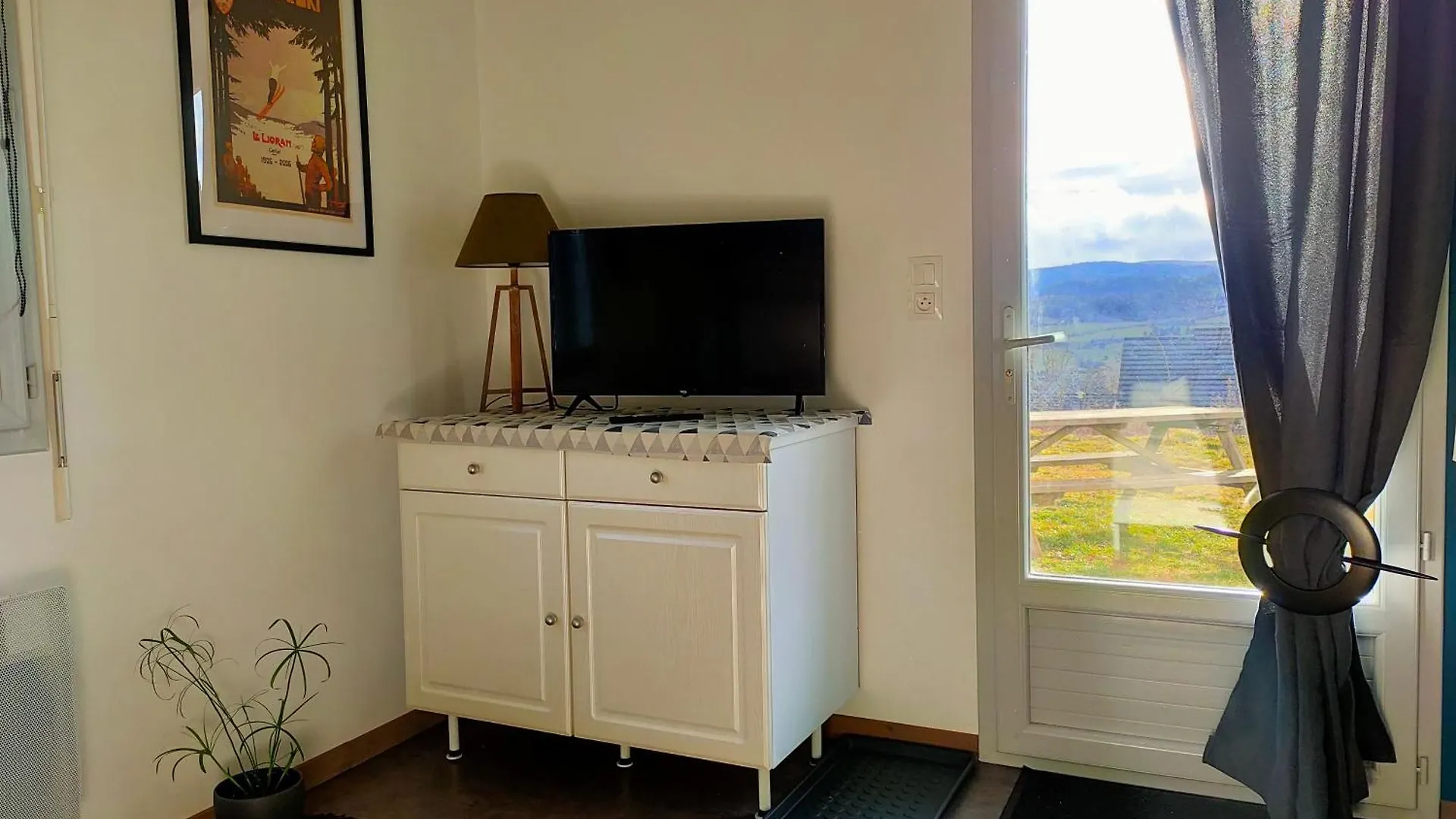 Tres Beau Studio Meuble A Louer Murat  0*, Murat (Cantal)